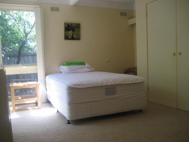 17 Grant Ave, Gisborne VIC 3437