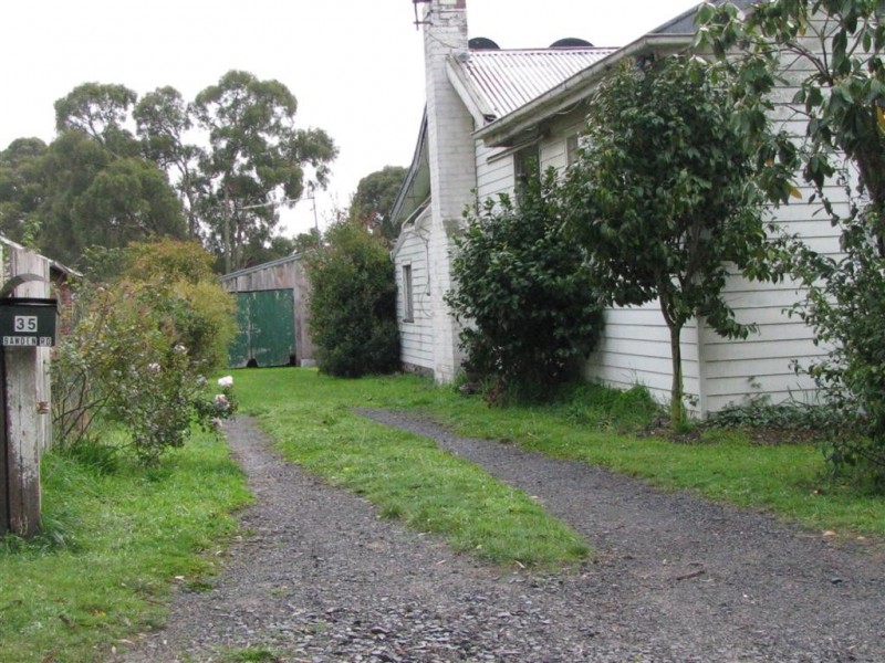 35 Bawden Road, Woodend VIC 3442