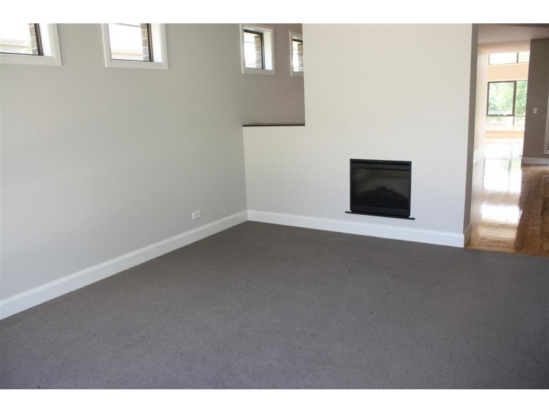 1/9  Rodney Street, Gisborne VIC 3437