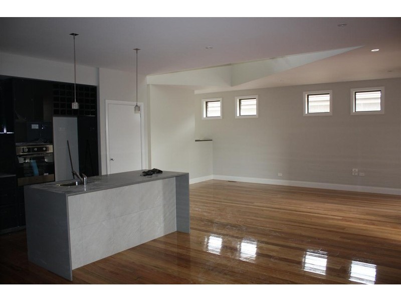 1/9  Rodney Street, Gisborne VIC 3437