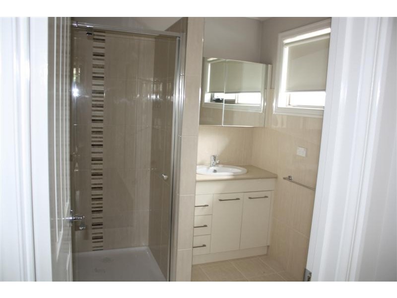 11/9 Rodney Street, Gisborne VIC 3437