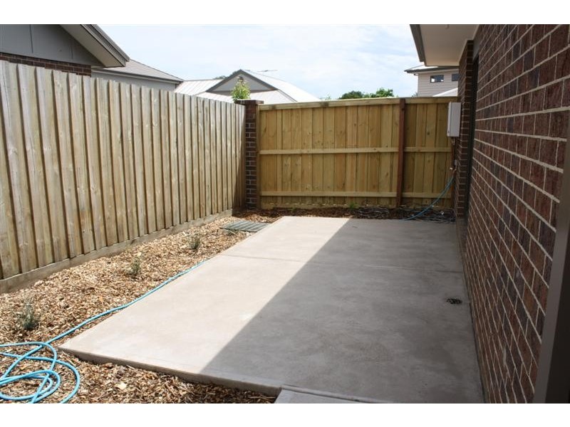 11/9 Rodney Street, Gisborne VIC 3437