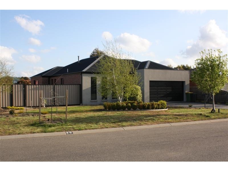 30 Sunnypark Close, Gisborne VIC 3437