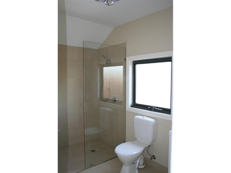 1/2 Mitchell Street, Kyneton VIC 3444