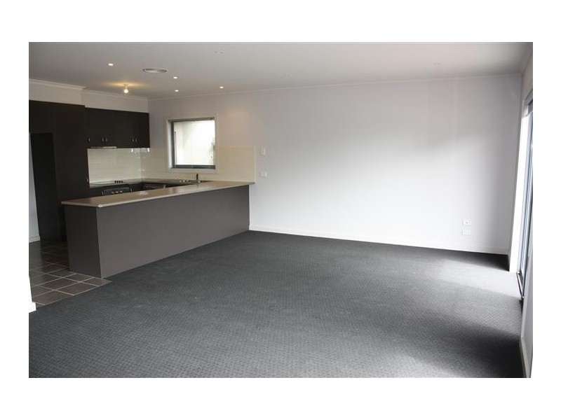 2/1-5 Rodney Street, Gisborne VIC 3437