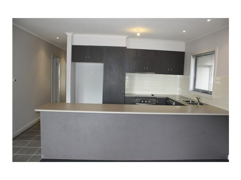 2/1-5 Rodney Street, Gisborne VIC 3437