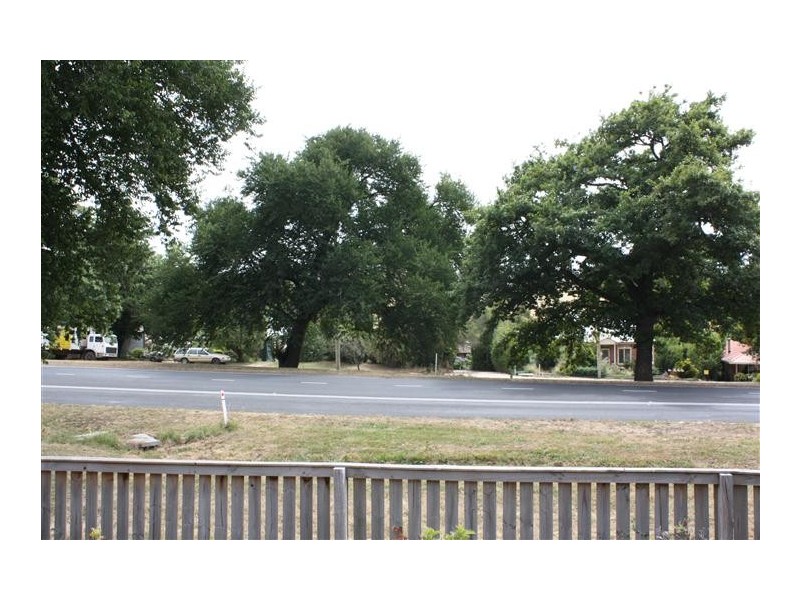 2/1-5 Rodney Street, Gisborne VIC 3437