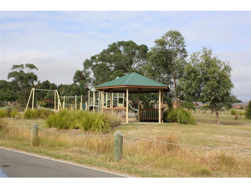 5/6 Francis Crescent, Gisborne VIC 3437