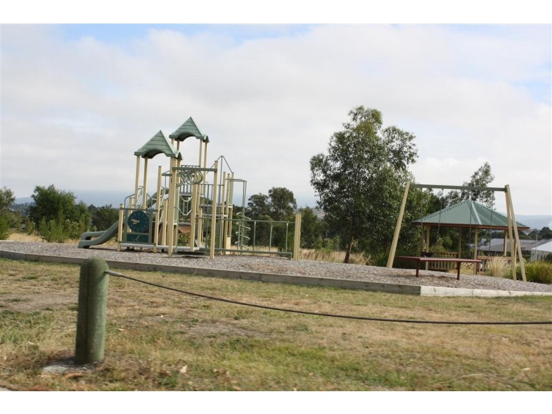 5/6 Francis Crescent, Gisborne VIC 3437