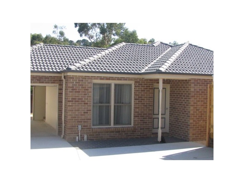 2/3 Earnshaw Street, Woodend VIC 3442