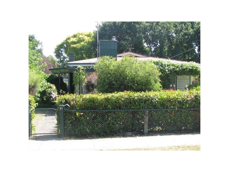 31 Anslow Street, Woodend VIC 3442