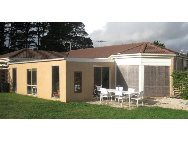33 Reynolds Grove, Romsey VIC 3434