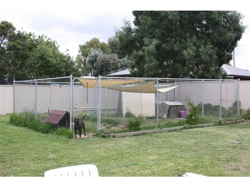 33 Reynolds Grove, Romsey VIC 3434