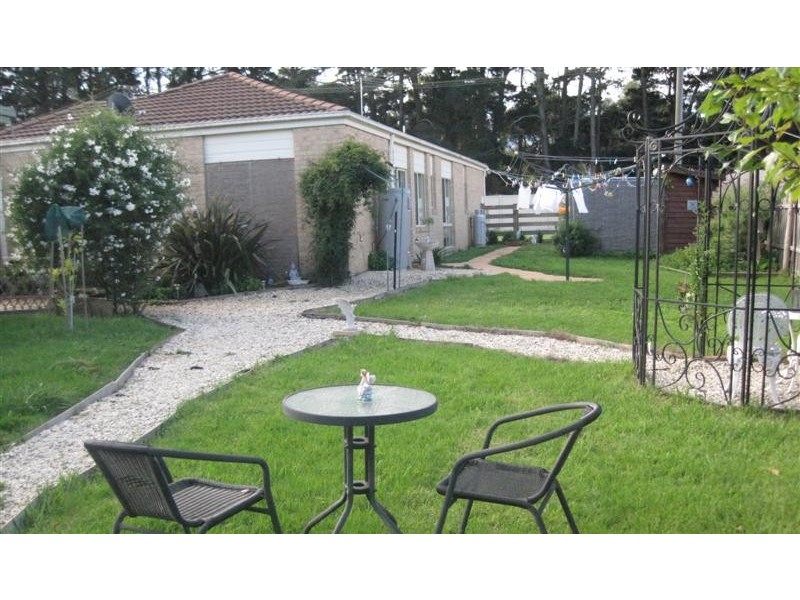 33 Reynolds Grove, Romsey VIC 3434
