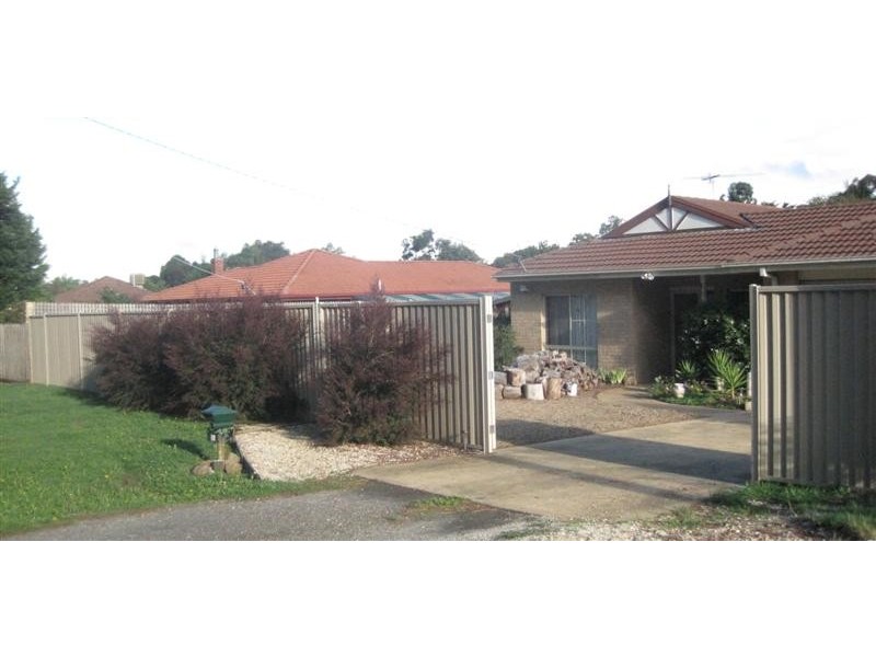 33 Reynolds Grove, Romsey VIC 3434