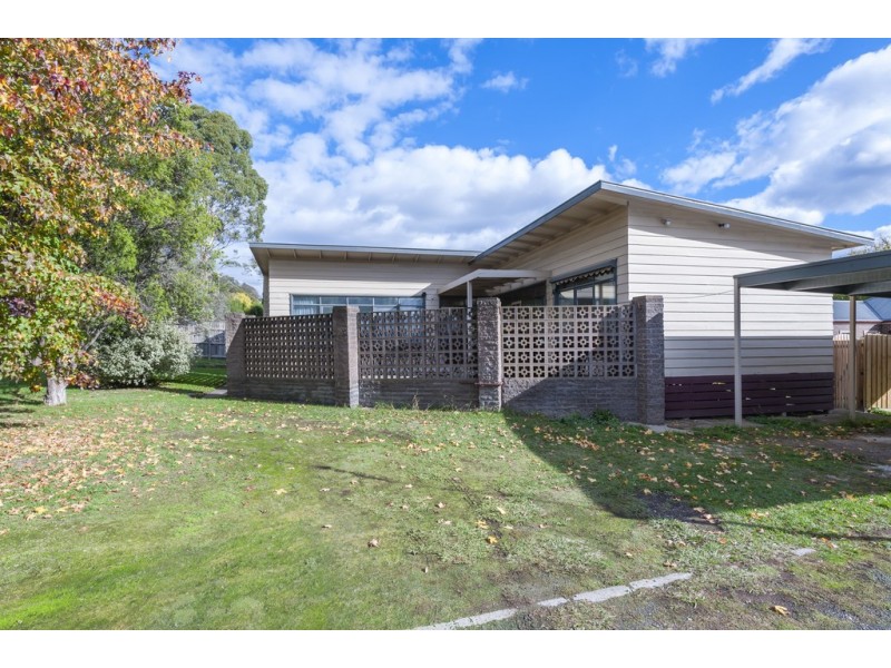 14 Melbourne Road, Gisborne VIC 3437
