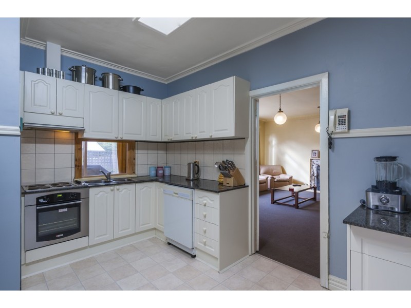 14 Melbourne Road, Gisborne VIC 3437