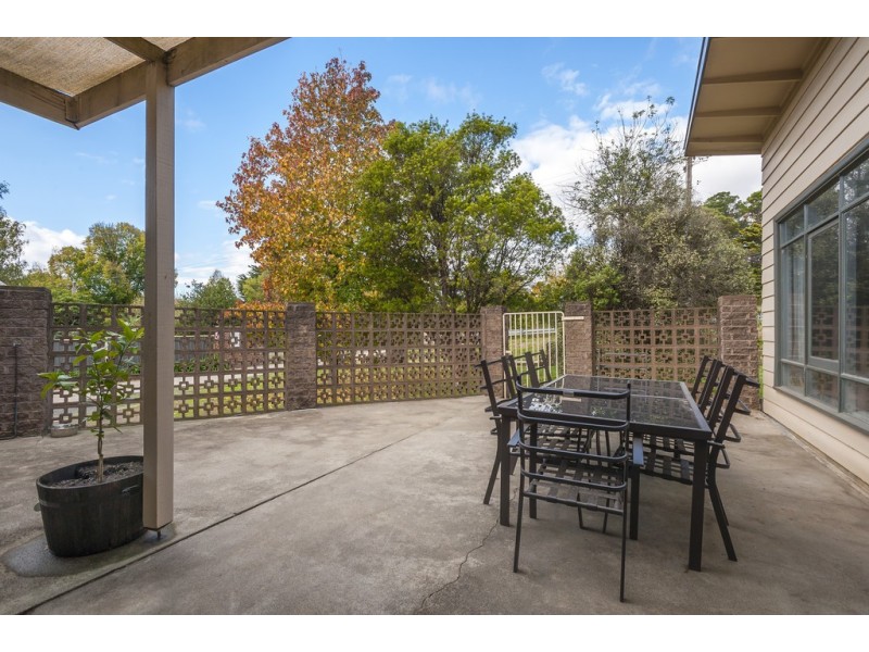 14 Melbourne Road, Gisborne VIC 3437
