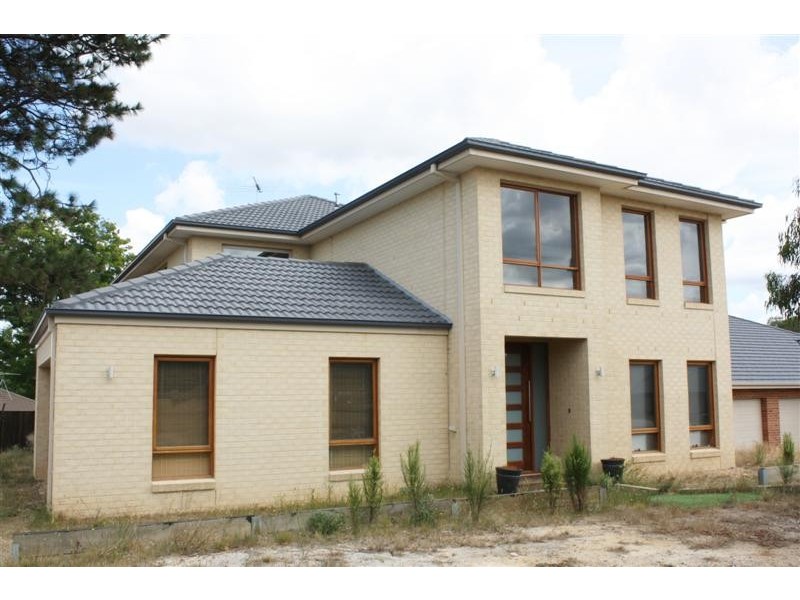 8 Dumbarton Way, Gisborne VIC 3437
