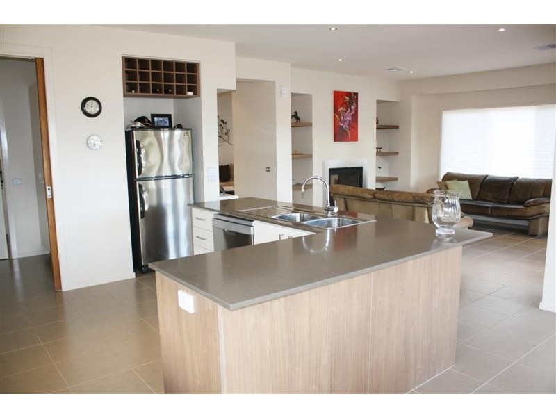 8 Dumbarton Way, Gisborne VIC 3437