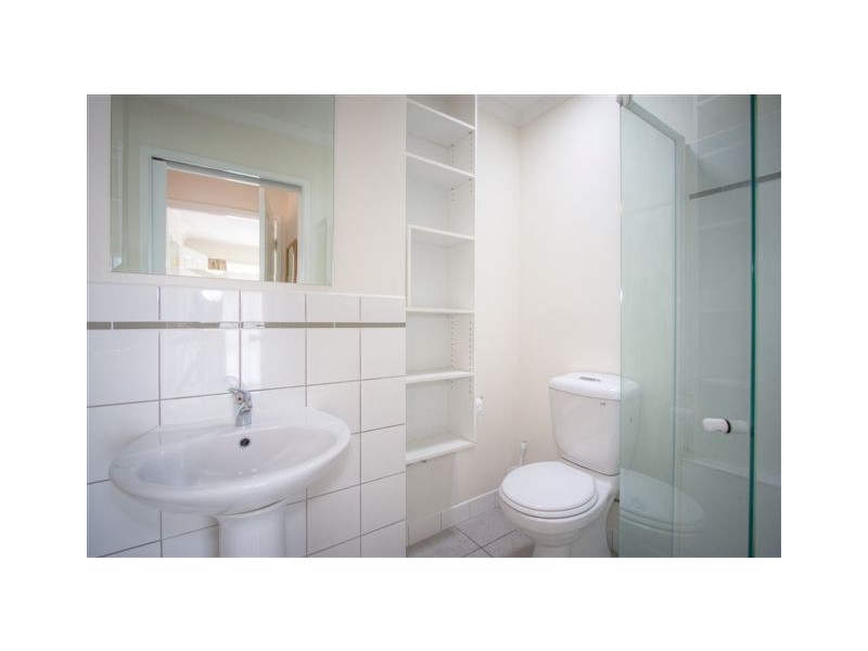 16 Gordon Crescent, Romsey VIC 3434