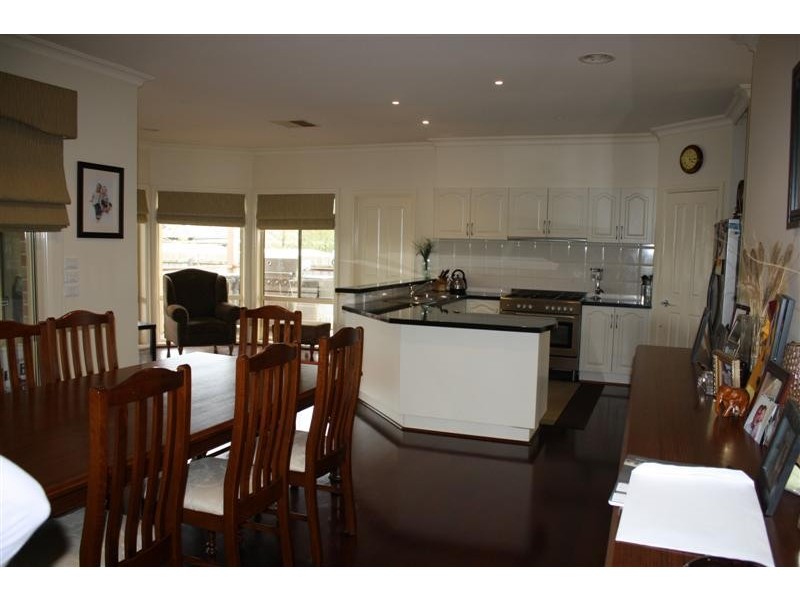 32 Chessy Park Drive, New Gisborne VIC 3438