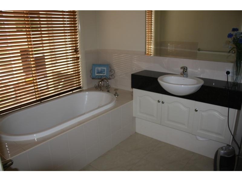 32 Chessy Park Drive, New Gisborne VIC 3438