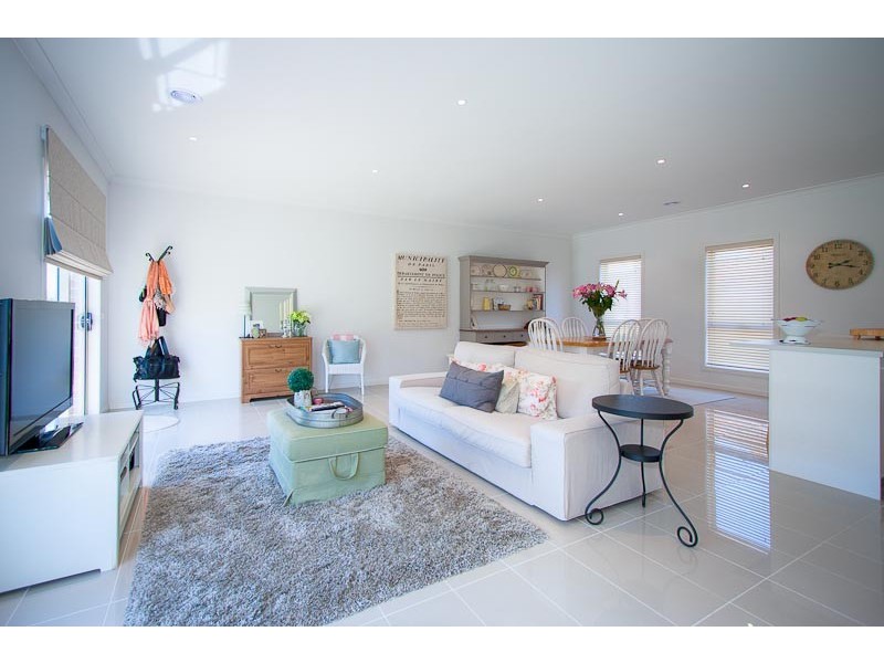 1/4  Francis Crs, Gisborne VIC 3437