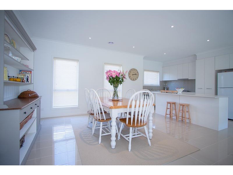 1/4  Francis Crs, Gisborne VIC 3437