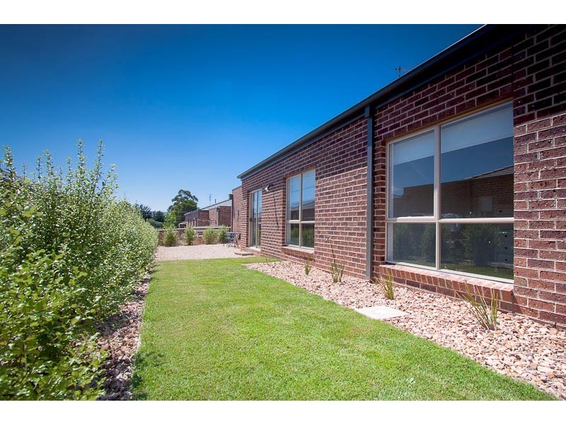 1/4  Francis Crs, Gisborne VIC 3437