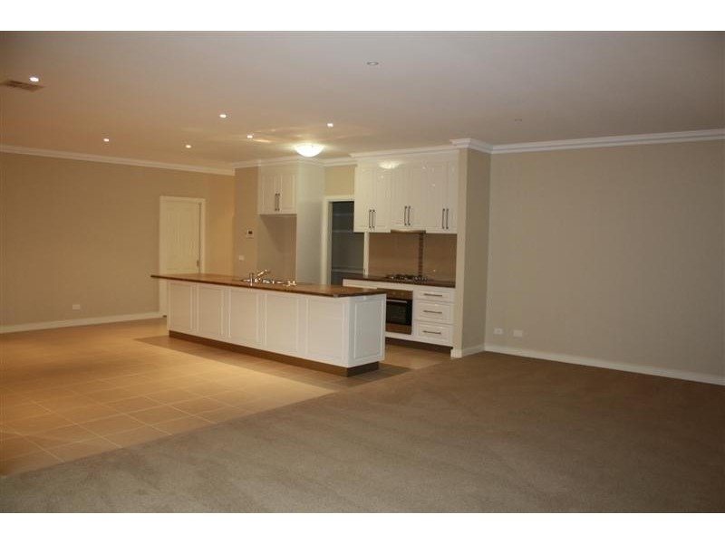 2/48-50 Stephen Street, Gisborne VIC 3437