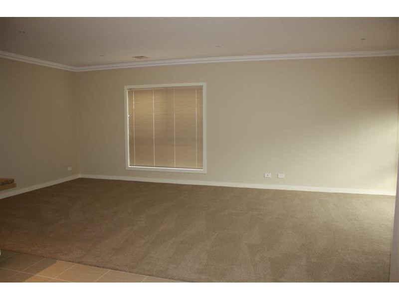 2/48-50 Stephen Street, Gisborne VIC 3437