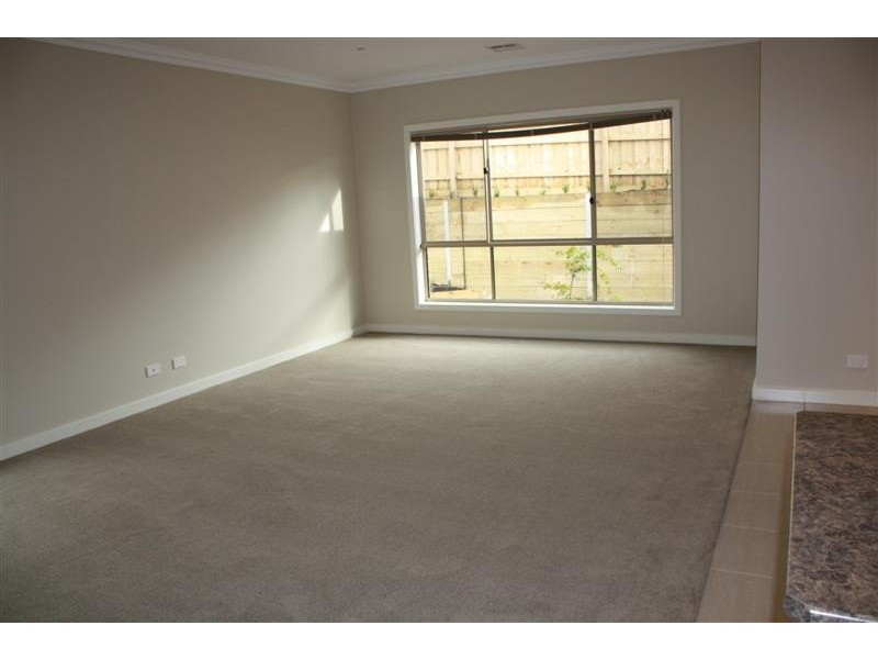 2/48-50 Stephen Street, Gisborne VIC 3437