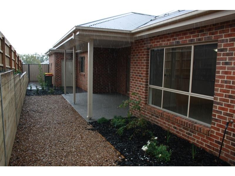 2/48-50 Stephen Street, Gisborne VIC 3437