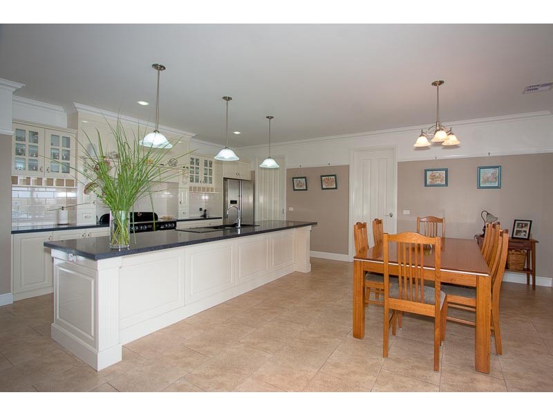 163 MURRAY RD, Gisborne South VIC 3437