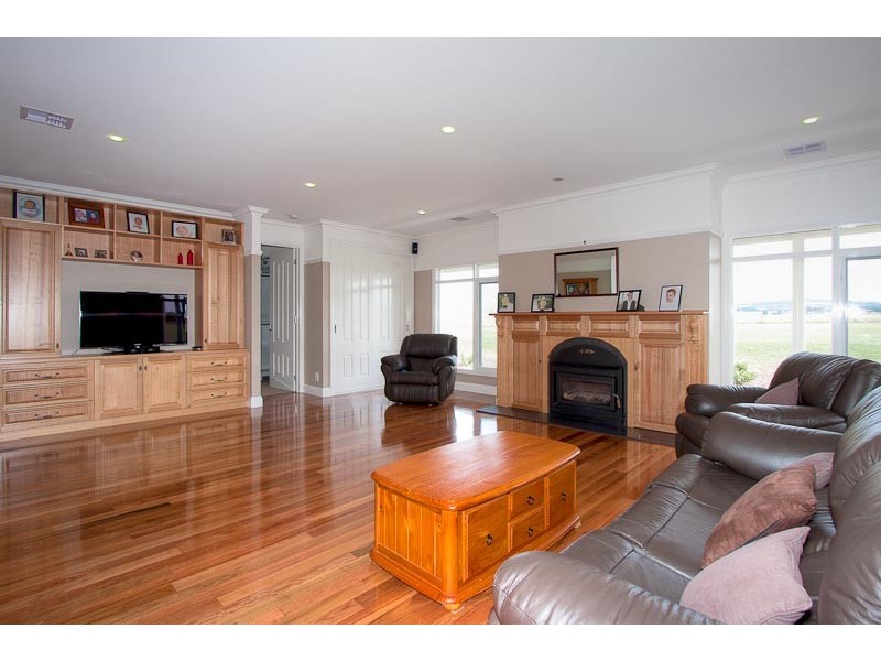 163 MURRAY RD, Gisborne South VIC 3437