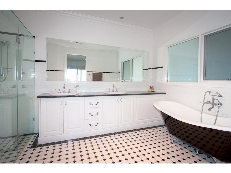 163 MURRAY RD, Gisborne South VIC 3437