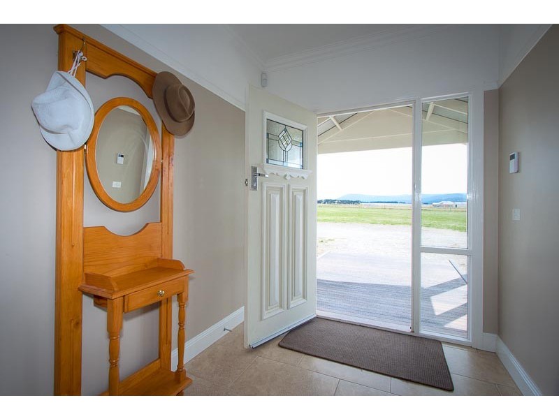 163 MURRAY RD, Gisborne South VIC 3437