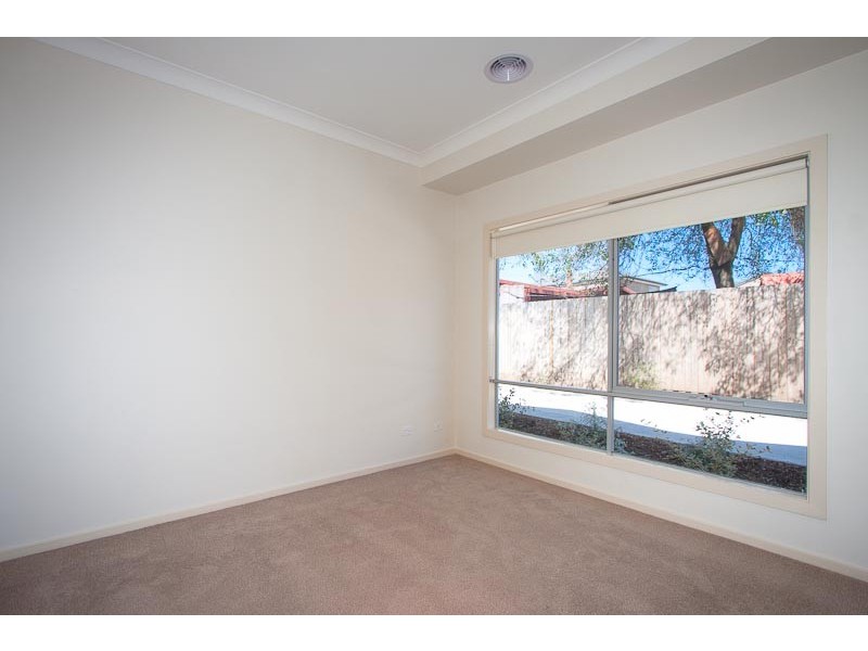 Unit 2 /12 Rodney Street, Gisborne VIC 3437