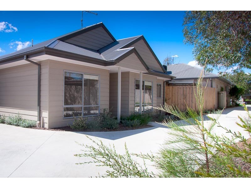 Unit 2 /12 Rodney Street, Gisborne VIC 3437