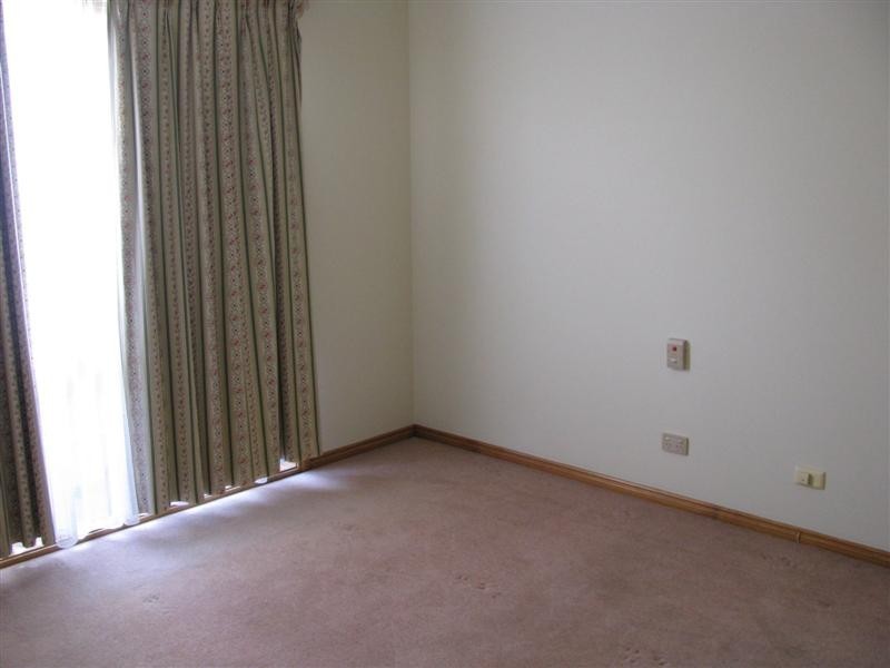 1/16  Carlisle Street, Woodend VIC 3442