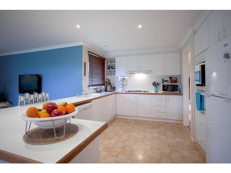 97 TICKAWARRA RD, Romsey VIC 3434