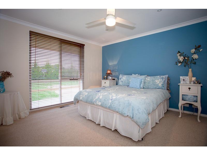 97 TICKAWARRA RD, Romsey VIC 3434