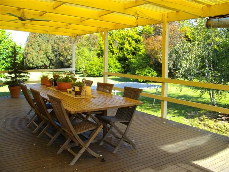 97 TICKAWARRA RD, Romsey VIC 3434