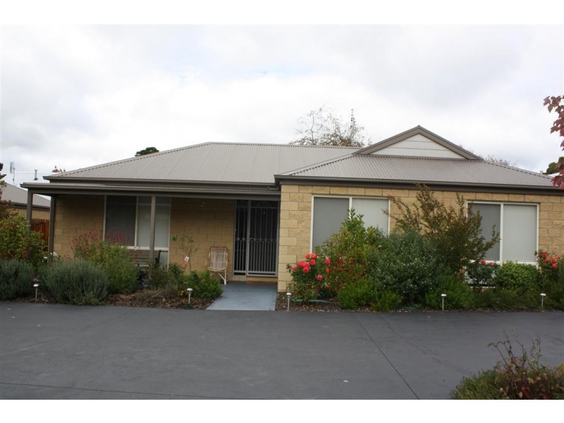 2/16 CORINELLA ROAD, Woodend VIC 3442