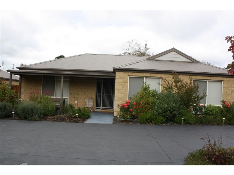 2/16 CORINELLA ROAD, Woodend VIC 3442