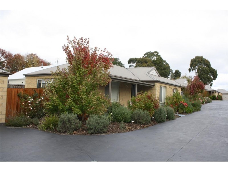 2/16 CORINELLA ROAD, Woodend VIC 3442