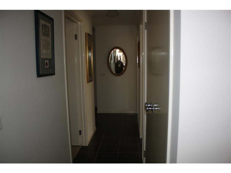 2/16 CORINELLA ROAD, Woodend VIC 3442