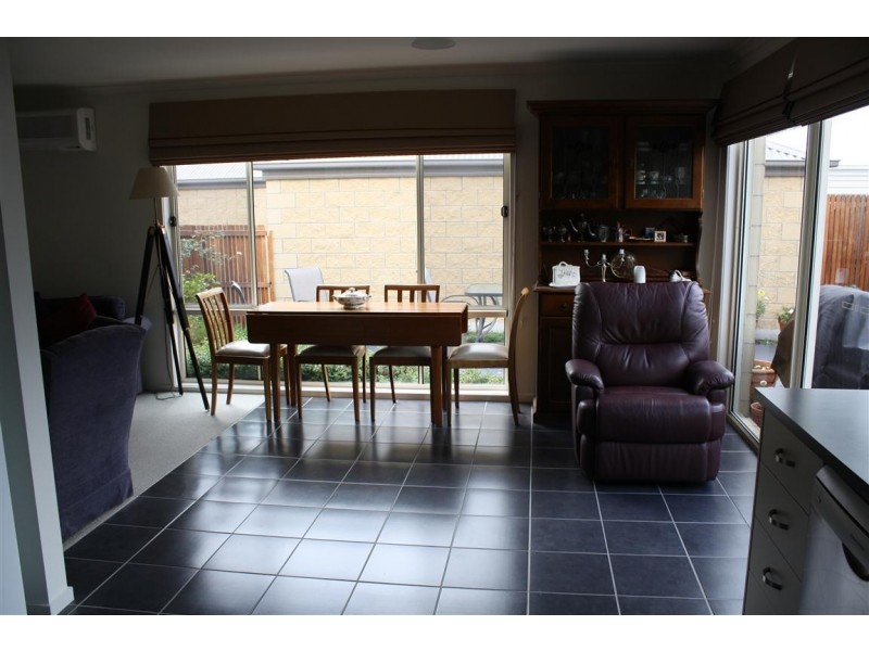 2/16 CORINELLA ROAD, Woodend VIC 3442