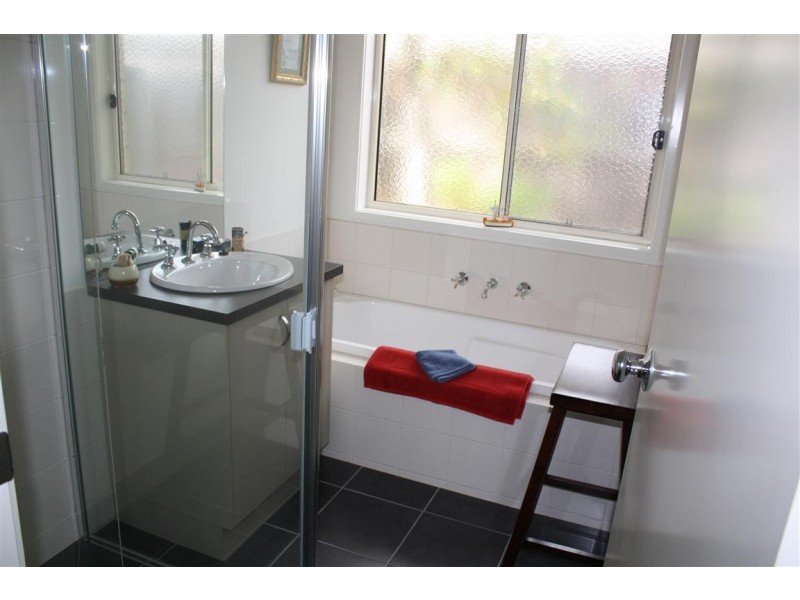 2/16 CORINELLA ROAD, Woodend VIC 3442